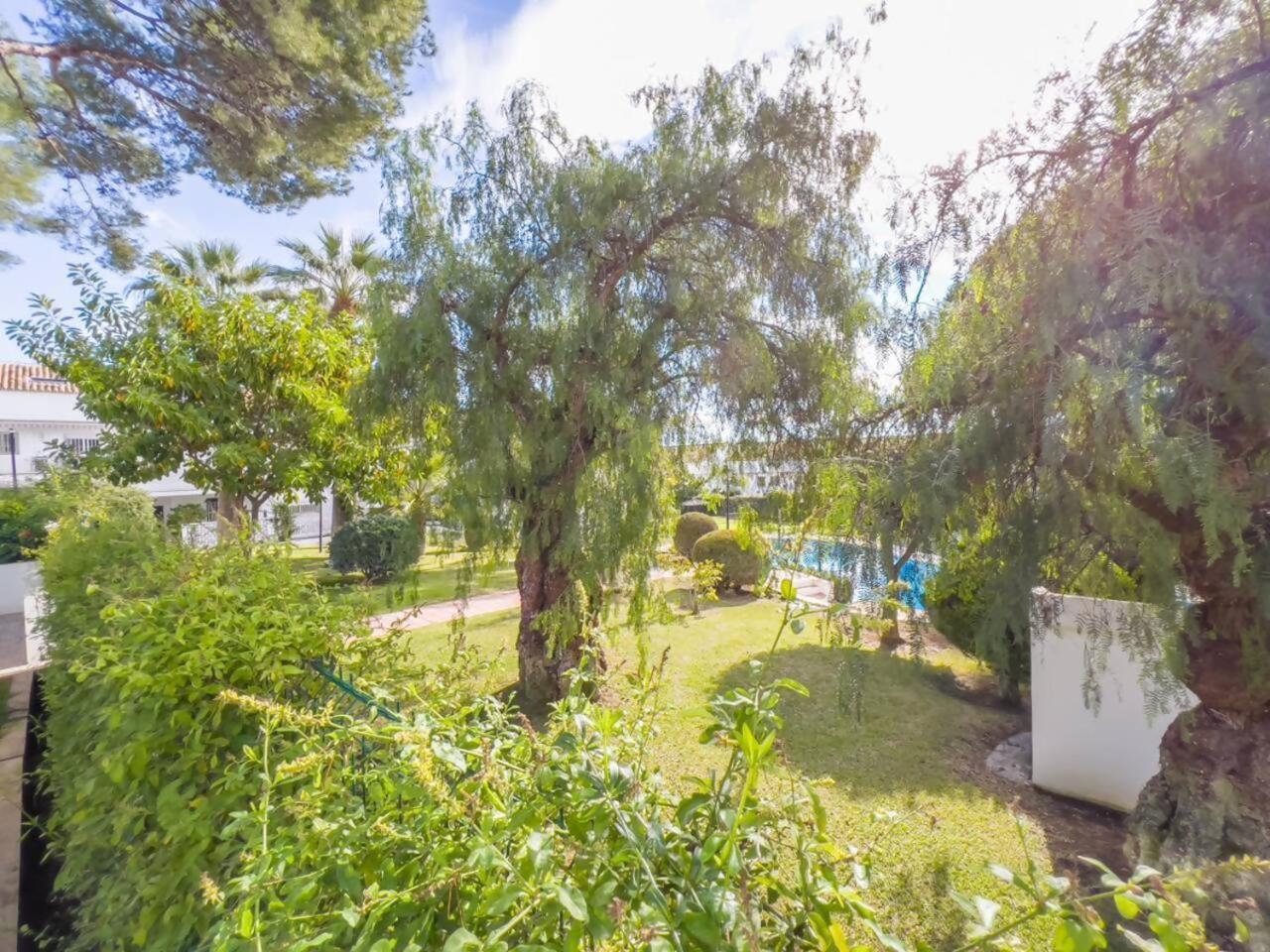 Bajo Con Jardin En La Milla De Oro Apartment Marbella Exterior photo